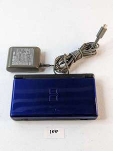 lot 100 image: Nintendo DS Lite Console - Blue w Charger