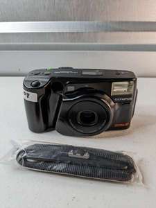 lot 108 image: Olympus Infinity Zoom 230 Vintage Point and Shoot 35mm Film Camera Lens