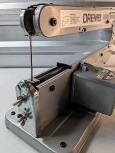 lot 124 image: Dremel Mod 1571 Table Top Electric Scroll Saw