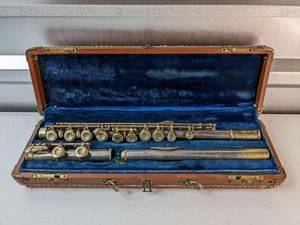 lot 133 image: Alexandre Deluxe Student Beginner Flute Made In USA