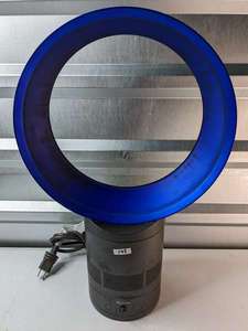 lot 143 image: Dyson AM01 Table Fan 10