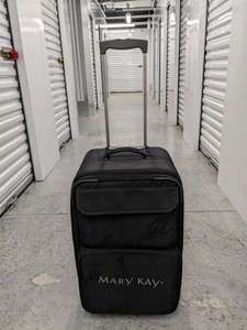 lot 146 image: MARY KAY CONSULTANT WHEELED ROLLING TRAVEL CASE LUGGAGE SUITCASE BLACK