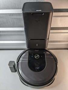 lot 181 image: iRobot Roomba i7 Robot Vacuum w Automatic Dirt Disposal