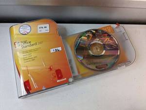 lot 186 image: Microsoft Office Standard 2007 Computer Software Disc Manual Case w Product Key