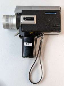 lot 223 image: Vintage Canon Zoom 518 Super 8 Auto Zoom 8mm Film Movie Camera
