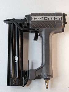 lot 254 image: Sears Craftsman 351-18315 16 Gauge Brads 34 to 2 Length Finishing Nailer
