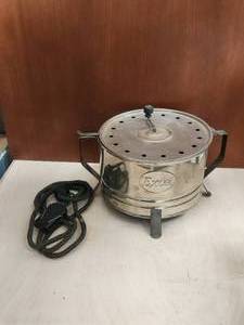 lot 64 image: Vintage Excel electric popcorn maker with cord