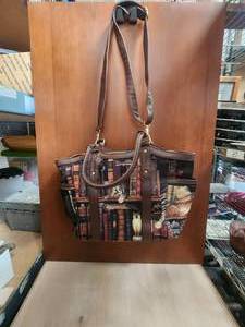 lot 66 image: Large Bradford Exchange purse - handbag - cat themed