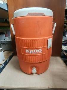 lot 58 image: Igloo 5-gallon drinking water cooler