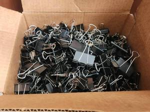 lot 33 image: Generous amount of various size binder clips