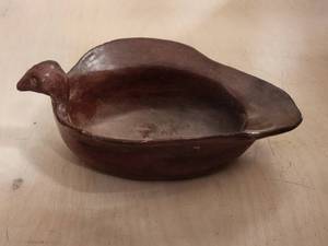 lot 45 image: Vintage food bowldish - pottery - believed to be made by American Indians -