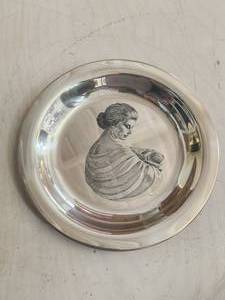 lot 2 image: Franklin Mint - Sterling Silver - Limited Edition - 1972 Mothers Day Plate