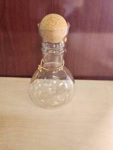 lot 14 image: Pyrex glass decanter