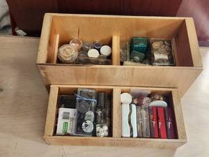 lot 19 image: Selection of vintage buttons