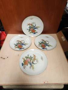 lot 120 image: Selection of 4 porcelain plates