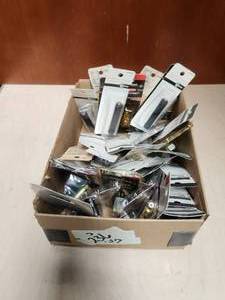 lot 124 image: Selection of Radio Shack connectors