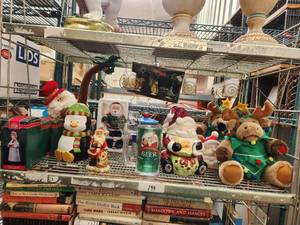 lot 199 image: Shelf lot of Christmas decor.