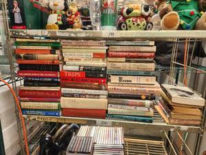 lot 200 image: Shelf lot of vintage books