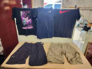 lot 147 image: Selection of boys Wrangler shorts and T-shirts