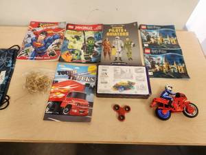lot 149 image: Selection of childrens items