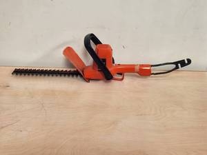 lot 151 image: Black & Decker electric edger - tested works