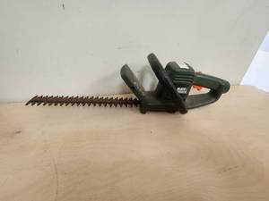 lot 155 image: Black & Decker electric edger - tested works