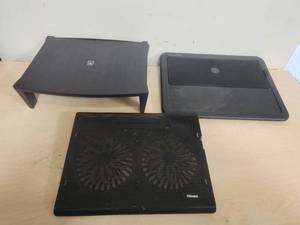 lot 165 image: Selection of computer accessories - laptop cooling stations