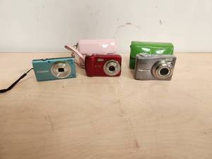 lot 173 image: Selection of 3 cameras - Canon, Vivitar, and Kodak