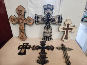 lot 181 image: Selection of crosses