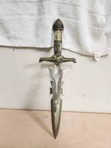 lot 189 image: Collectible dagger - knife