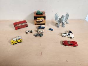 lot 191 image: Selection of toys - Hot Wheels, Transformers, Tootsie and more