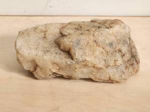lot 195 image: large piece of quartz