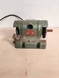 lot 196 image: Vintage Fairchild 4.5-inch bench grinder - needs cord