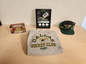 lot 207 image: Selection of Dallas Stars items