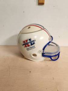 lot 220 image: Super Bowl XL snack Helmet