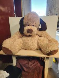 lot 221 image: Very large stuffed animal - Dog
