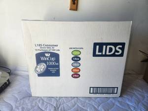 lot 180 image: WinCup Straw slot lids for 12-24oz. cups - 1000 count