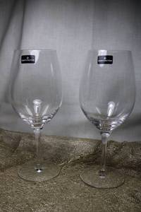 lot 29 image: Pair of Dartington Bordeaux Wine Glasses with original stickers