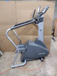 lot 13 image: LifeFitness 93Si IsoTrack Climbing System