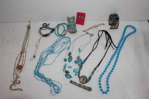 lot 65 image: Fashion Jewelry - blue tones