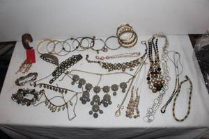 lot 68 image: Fashion Jewelry - grey and neutral tones