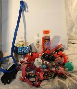 lot 74 image: Dog Lot leashes, toys, shampoo, bowls