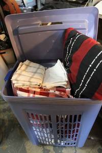 lot 79 image: Laundry bin, blankets, and linens