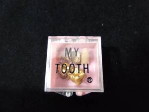 lot 109 image: Dental yellow gold bridge and loose tooth cap. Most dental gold is between 10-22K gold.