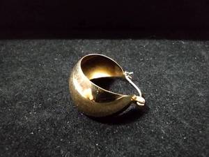 lot 116 image: 14K yellow gold single earring. Marked EG 14K. (Eterna Gold). 1.9 gr approx.