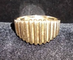 lot 119 image: 14K yellow gold ring with ridge design, Marked 14K. Size 7. 3.6 gr approx