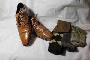 lot 36 image: Mens Shoes and socks Stacy Adams Tan Wingtip size 10M