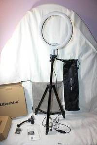 lot 42 image: Ubeesize Selfie ring light and tripod with remote