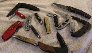 lot 89 image: Pocket Knives Husky, Case, Gerber, Milwaukee