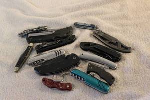 lot 126 image: Pocket Knives CRKT,